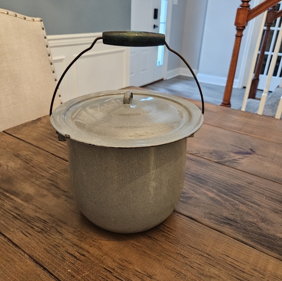 Vintage Enamelware Stock Pot/Bucket Wood Handle & Lid - Picture 3 of 14